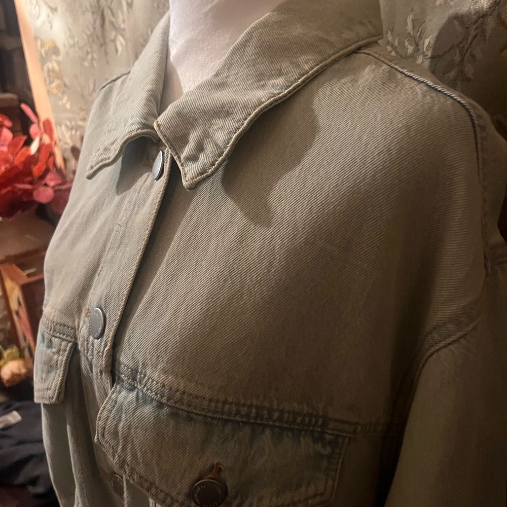 Universal Thread Light Wash Jean Jacket New Witho… - image 8